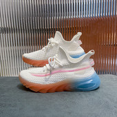 Naiste vabaaja paeltega võrgust tossud