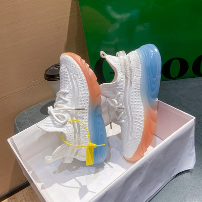 Naiste vabaaja paeltega võrgust tossud