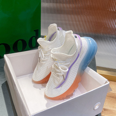 Naiste vabaaja paeltega võrgust tossud