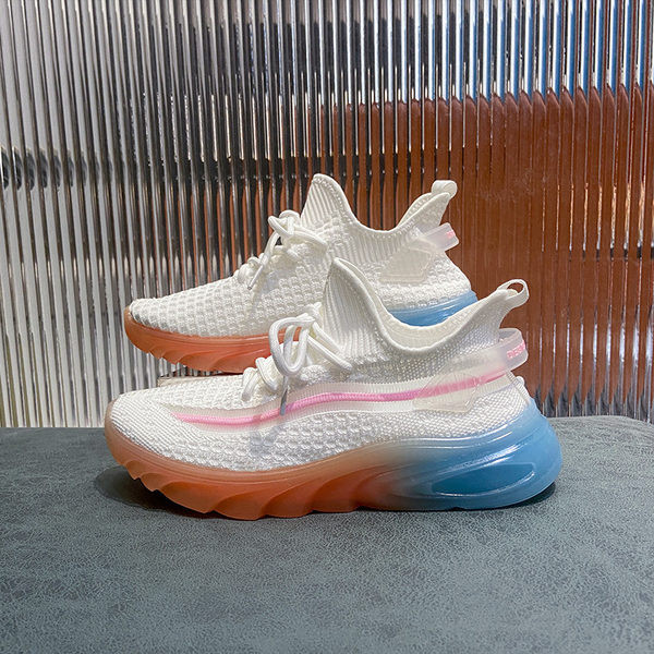 Naiste vabaaja paeltega võrgust tossud