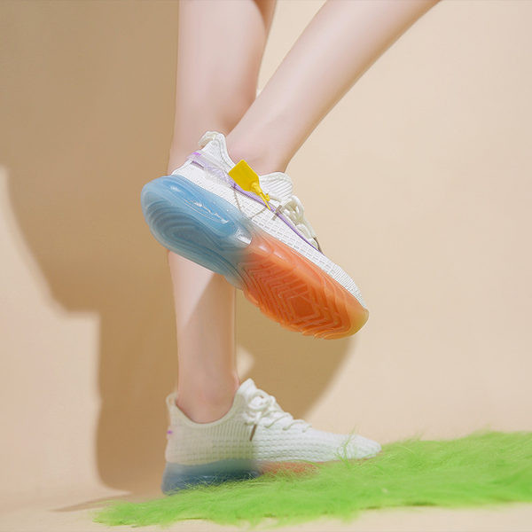 Naiste vabaaja paeltega võrgust tossud