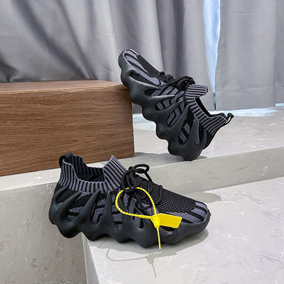 Mittestandardse talla ja paeltega tekstiilist tossud