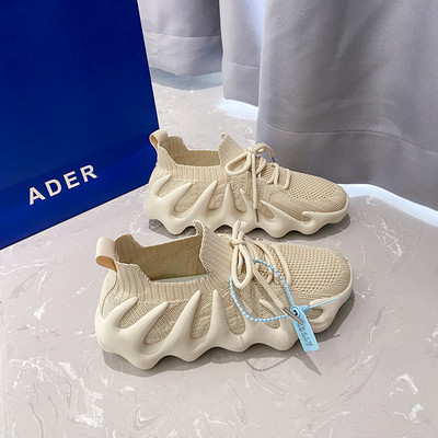 Mittestandardse talla ja paeltega tekstiilist tossud