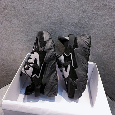 Musta kareda tallaga naiste tossud