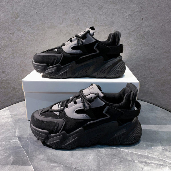 Musta kareda tallaga naiste tossud