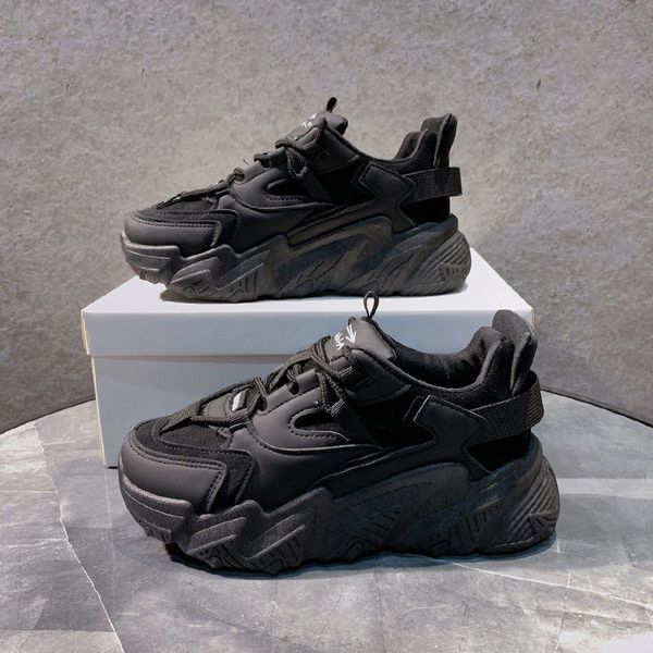 Musta kareda tallaga naiste tossud