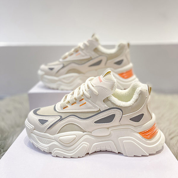 Модерни дамски маратонки с груба подметка -бял и черен цвят