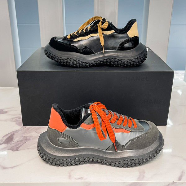 Női bőr tornacipő durva talppal - fekete és szürke