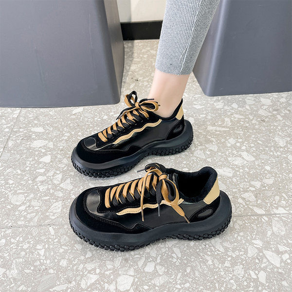 Női bőr tornacipő durva talppal - fekete és szürke