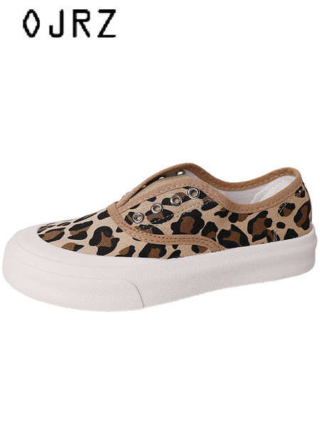 Női tornacipő nyakkendő nélkül