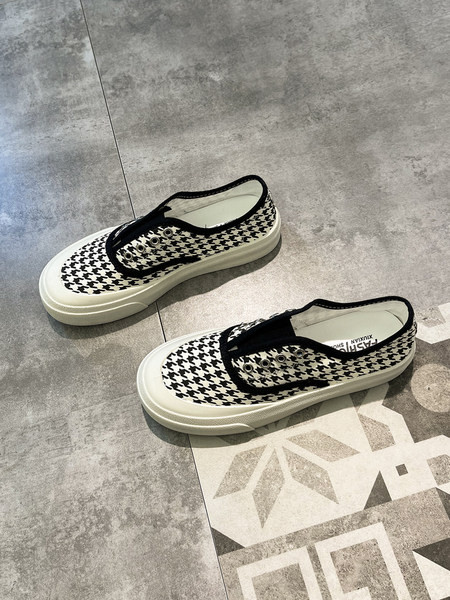 Női tornacipő nyakkendő nélkül