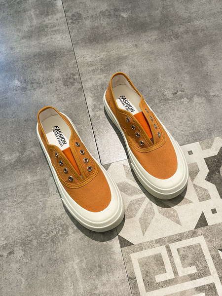 Női tornacipő nyakkendő nélkül