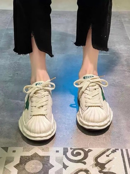 Női cipők fűzővel - négy színben