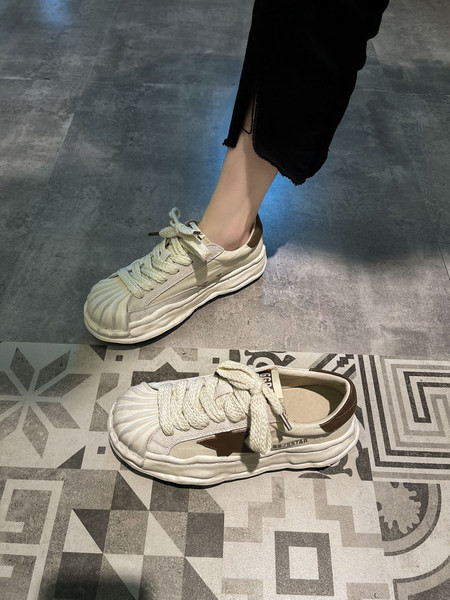 Női cipők fűzővel - négy színben