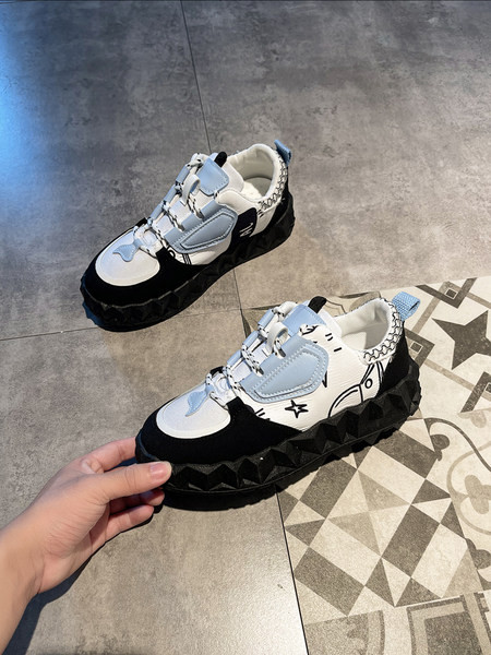 Modern női tornacipő lapos talppal