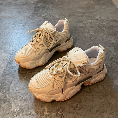 Дамски маратонки с връзки и груба подметка - бежов цвят