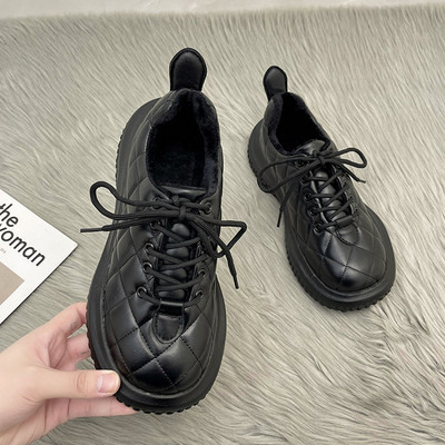 Νέο μοντέλο δερμάτινων sneakers με κορδόνια