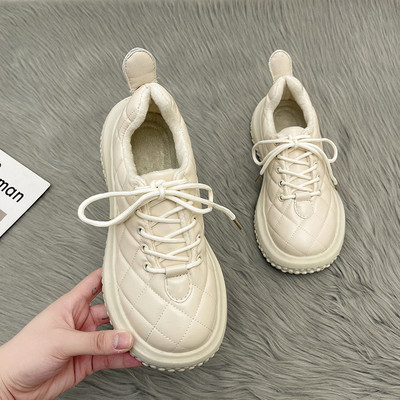 Νέο μοντέλο δερμάτινων sneakers με κορδόνια