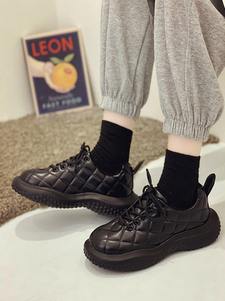 Uus mudel paeltega nahast tossud