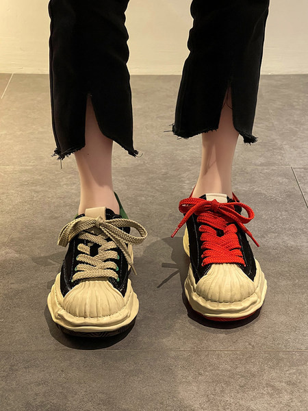 Alkalmi tornacipő színes nyakkendőkkel