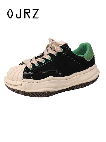 Alkalmi tornacipő színes nyakkendőkkel