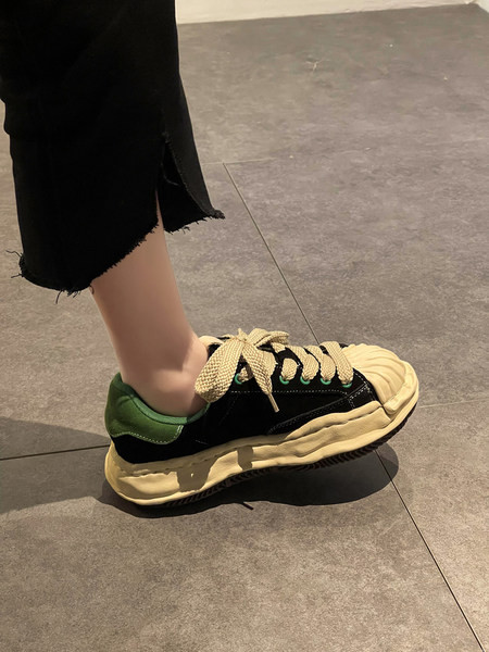 Alkalmi tornacipő színes nyakkendőkkel