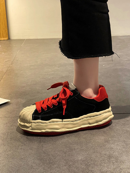 Alkalmi tornacipő színes nyakkendőkkel