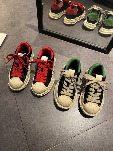 Alkalmi tornacipő színes nyakkendőkkel