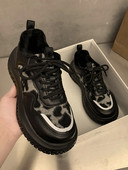 Naiste moodsad loomatrükiga tossud