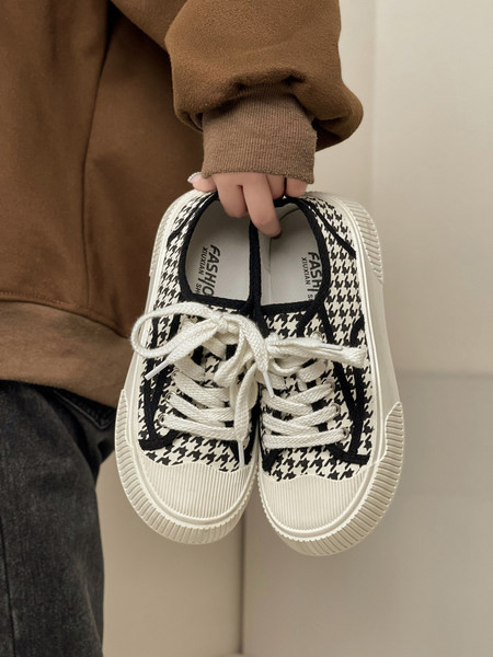 Дамски кецове с връзки в четири цвята