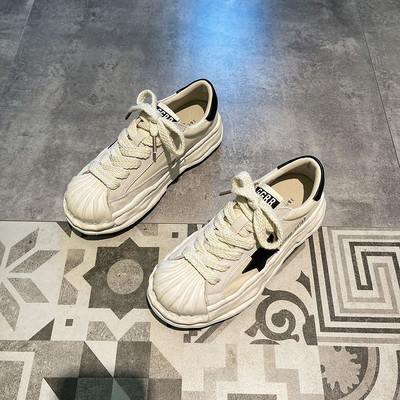 Casual γυναικεία sneakers με έμβλημα