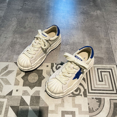 Casual γυναικεία sneakers με έμβλημα