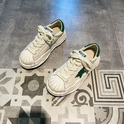 Casual γυναικεία sneakers με έμβλημα