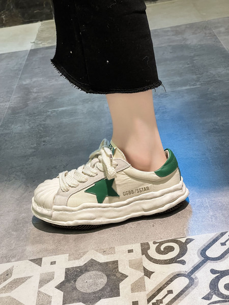 Embleemiga vabaaja naiste tossud