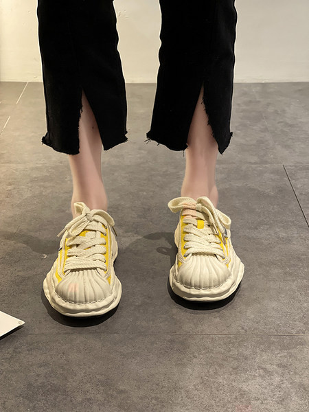 Csipkés és lapos talpú cipők - többféle színben