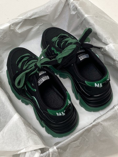 Női tornacipő színes nyakkendőkkel, két színben