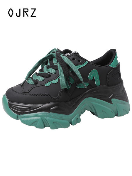 Női tornacipő színes nyakkendőkkel, két színben