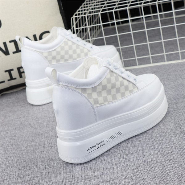 Sneakers με ψηλή πλατφόρμα με δεσμούς σε λευκό χρώμα