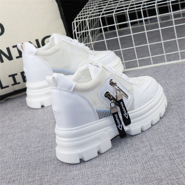 Novi model ženskih tenisica sa grubim đonom - bijele i crne boje