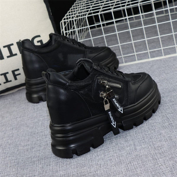 Novi model ženskih tenisica sa grubim đonom - bijele i crne boje