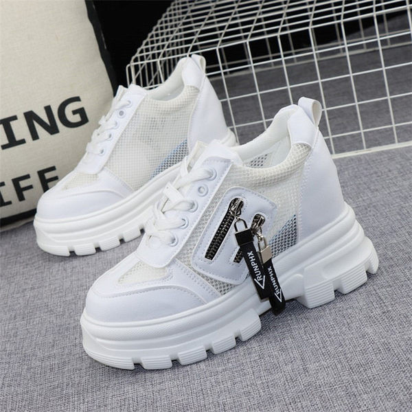 Novi model ženskih tenisica sa grubim đonom - bijele i crne boje