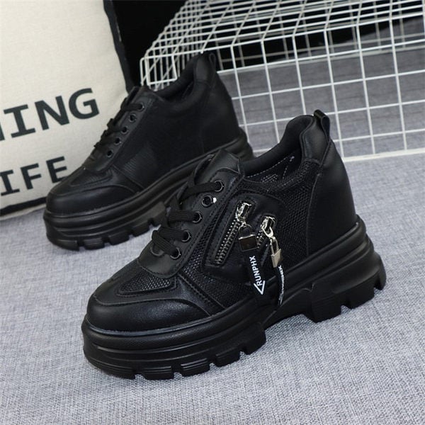 Novi model ženskih tenisica sa grubim đonom - bijele i crne boje