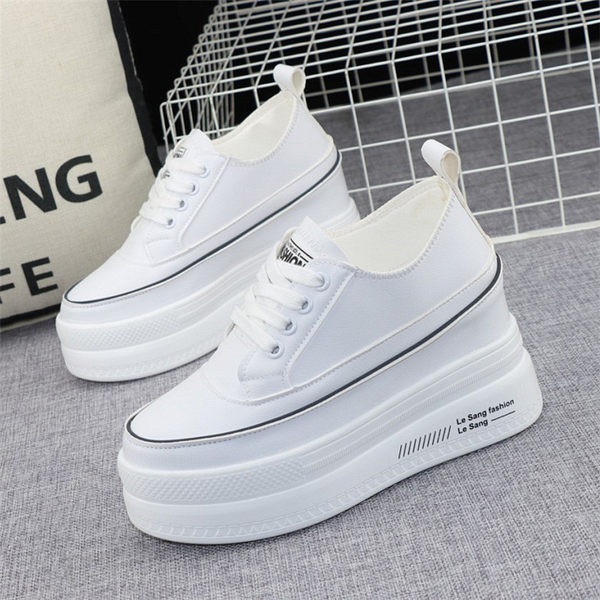 Naiste kunstnahast tossud platvormiga