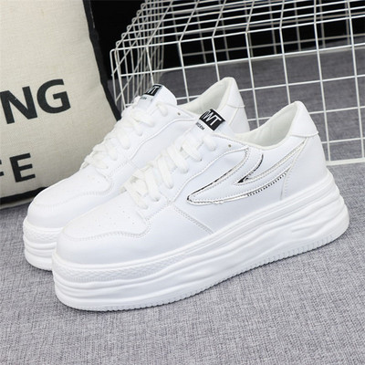 Нов модел дамски маратонки от еко кожа с връзки