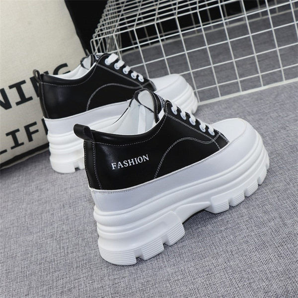 Uus kõrge tallaga naiste nahast tossude mudel