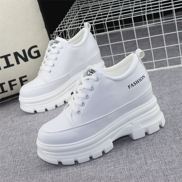 Uus kõrge tallaga naiste nahast tossude mudel