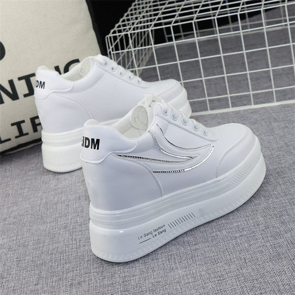 Kõrge platvormiga vabaaja naiste nahast tossud