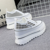 Naiste tekstiilist 10 cm kõrguse tallaga tossud