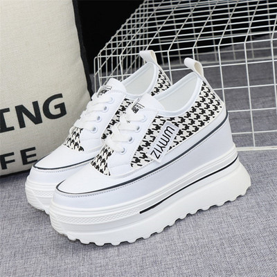 Naiste tekstiilist 10 cm kõrguse tallaga tossud