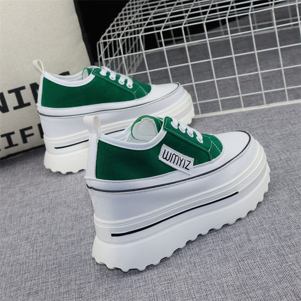 Naiste tekstiilist 10 cm kõrguse tallaga tossud